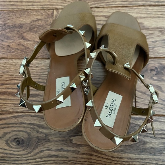 Shoes - Picture 3 of 7